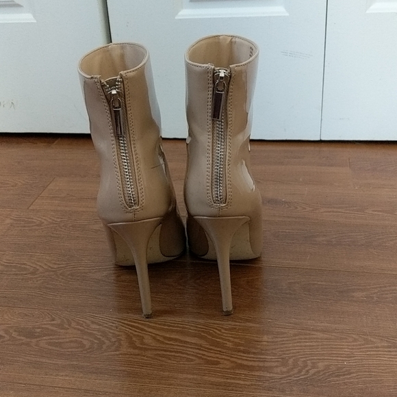 High heels - Picture 3 of 4